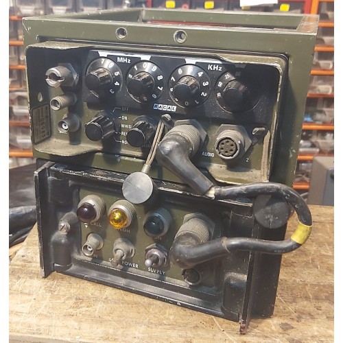 RACAL TRA967 VHF FM ARMY MILITARY RADIO SN:06985 RACAL TRA967 VHF FM ARMY MILITARY RADIO SN:06985