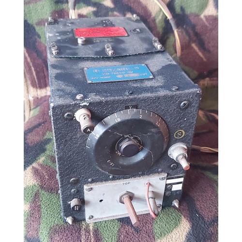 WW2 US NAVY ARC5 AIRCRAFT RECEIVER RADIO R-25 SN:2422 WW2 US NAVY ARC5 AIRCRAFT RECEIVER RADIO R-25 SN:2422